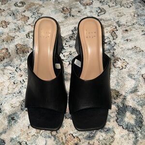 A new day used heels! Good condition